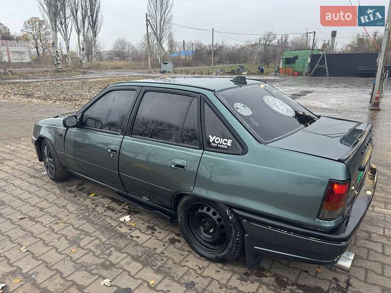 Седан Daewoo Racer 1995 в Васильківці