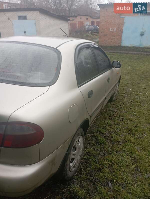 Седан Daewoo Sens 2004 в Тростянці