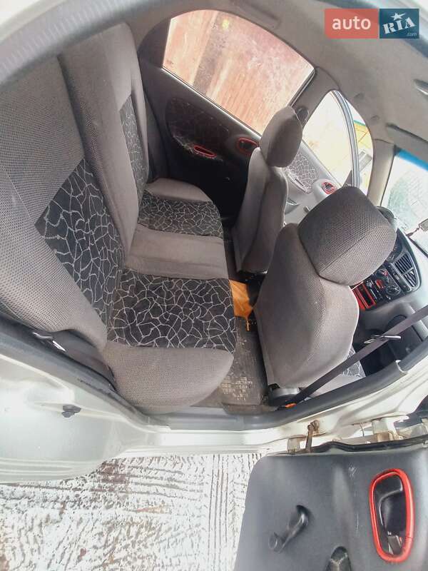 Седан Daewoo Sens 2004 в Тернополі