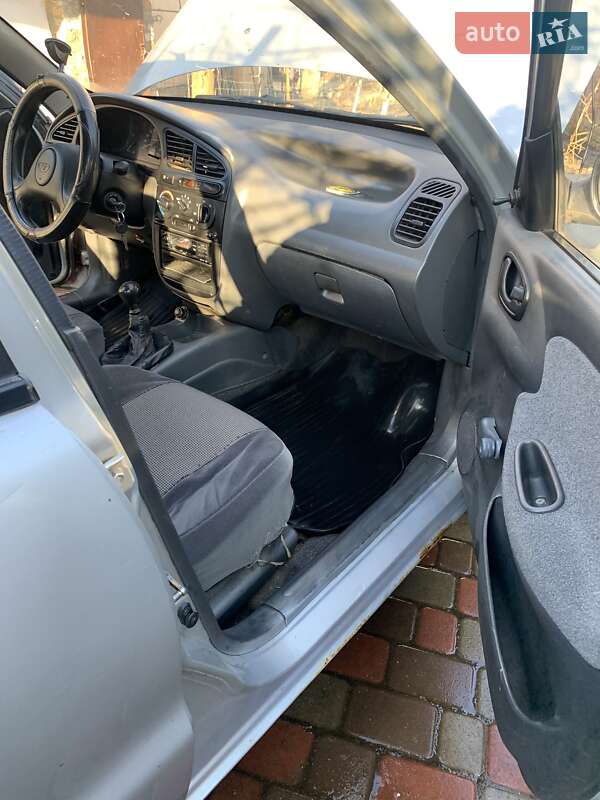 Седан Daewoo Sens 2004 в Чернігові