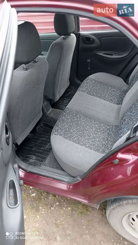 Седан Daewoo Sens 2010 в Волочиске