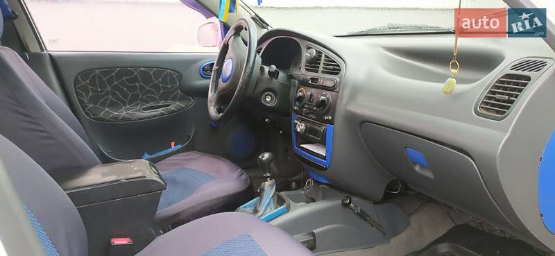 Седан Daewoo Sens 2002 в Львове