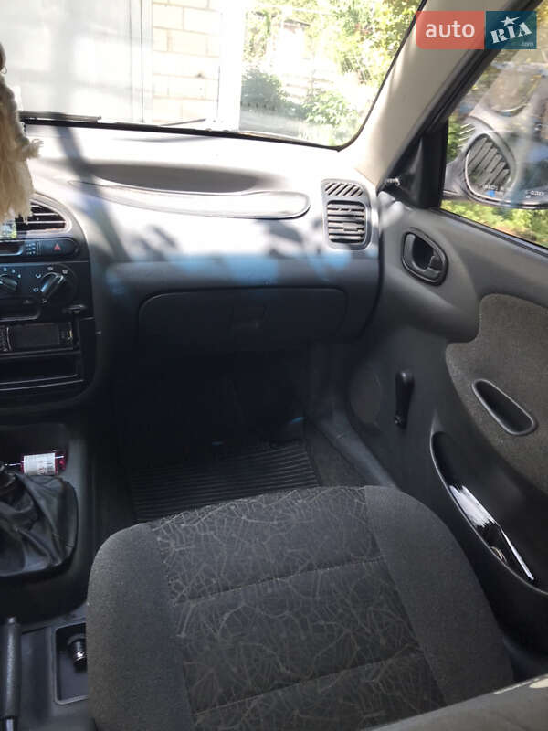 Седан Daewoo Sens 2004 в Синельниково