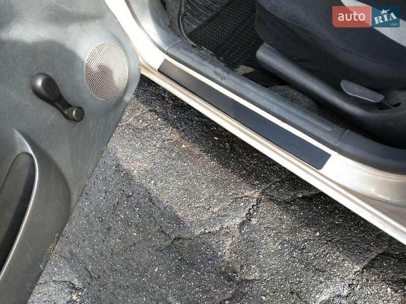 Седан Daewoo Sens 2004 в Первомайську