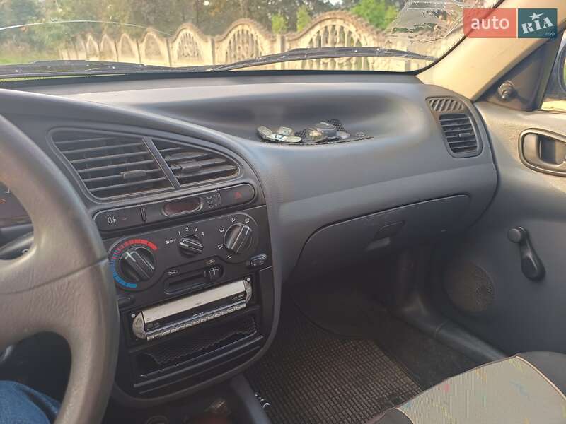 Седан Daewoo Sens 2004 в Стрые