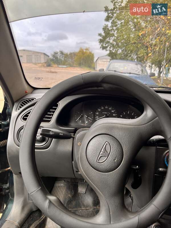 Седан Daewoo Sens 2004 в Новій Одесі