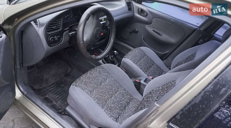 Седан Daewoo Sens 2004 в Львові