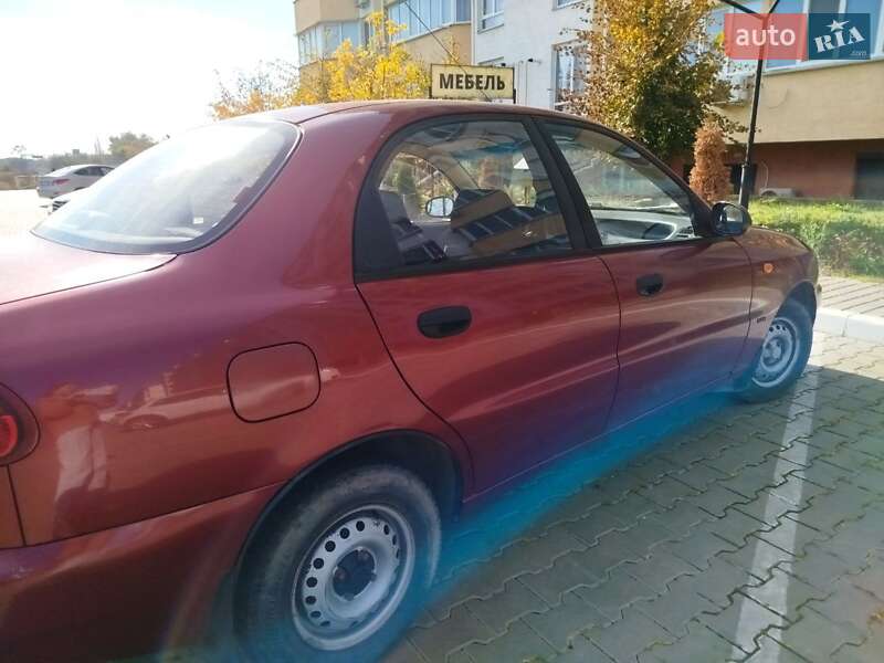 Седан Daewoo Sens 2003 в Черноморске