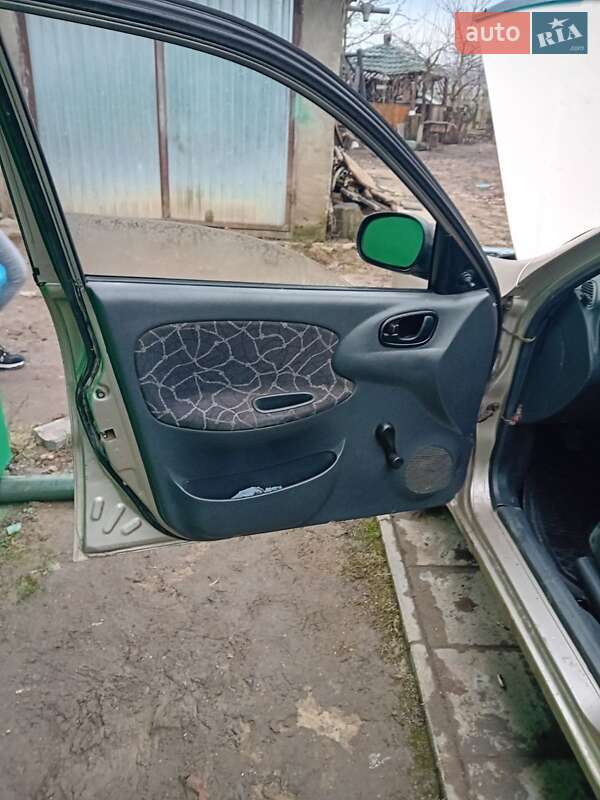 Седан Daewoo Sens 2004 в Тернополі