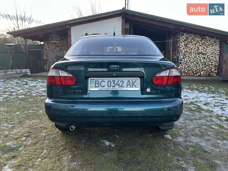 Седан Daewoo Sens 2003 в Новояворівську