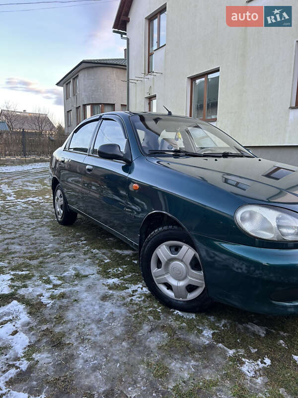 Седан Daewoo Sens 2003 в Новояворівську