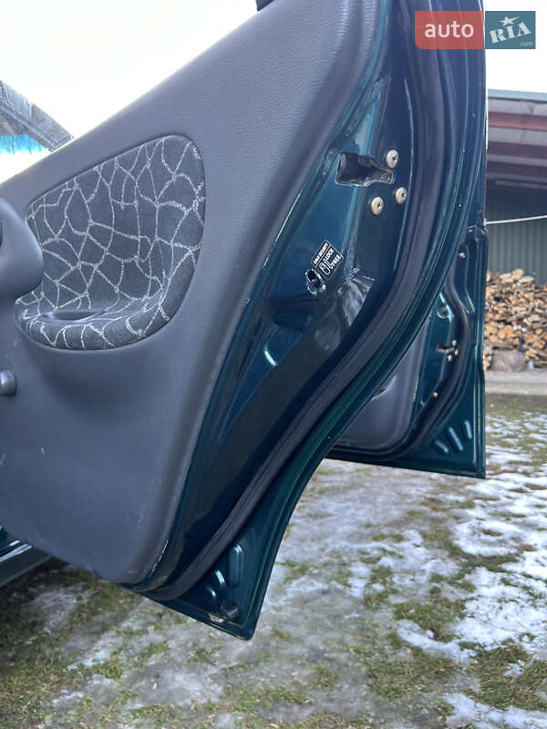 Седан Daewoo Sens 2003 в Новояворівську