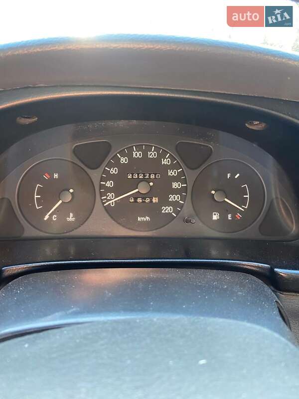 Седан Daewoo Sens 2003 в Львове