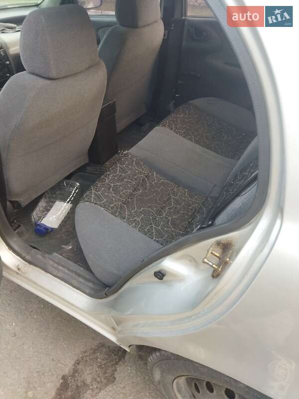 Седан Daewoo Sens 2004 в Дніпрі