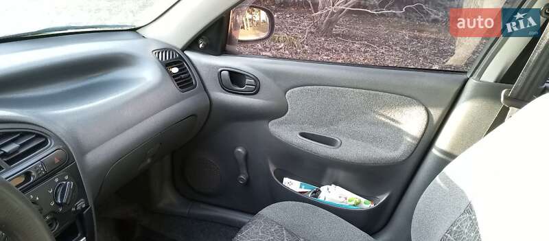 Седан Daewoo Sens 2005 в Павлограді