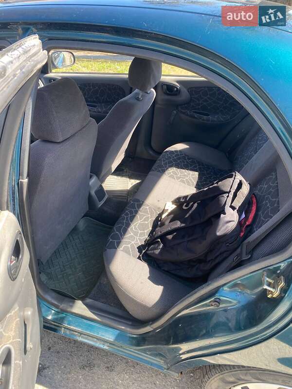 Седан Daewoo Sens 2003 в Ватутино