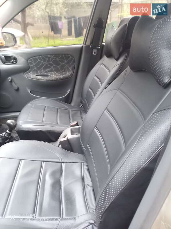 Седан Daewoo Sens 2004 в Черновцах