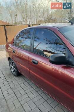 Седан Daewoo Sens 2004 в Новомосковську