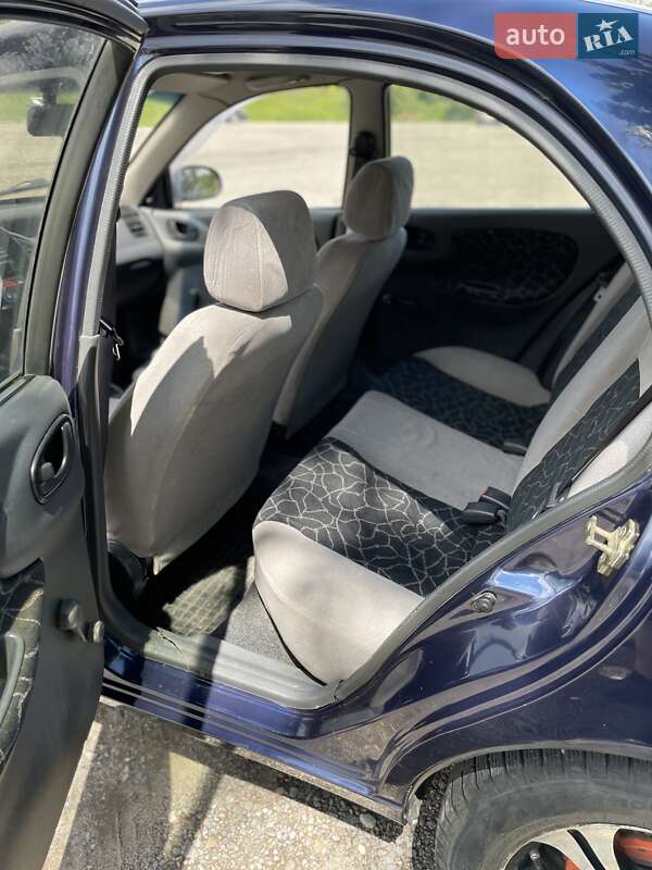Седан Daewoo Sens 2004 в Ужгороді