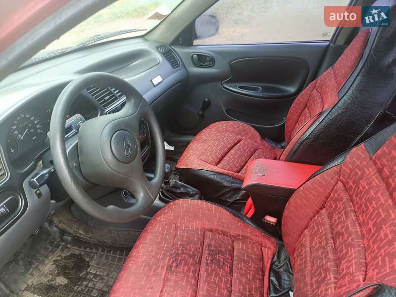 Седан Daewoo Sens 2004 в Первомайске