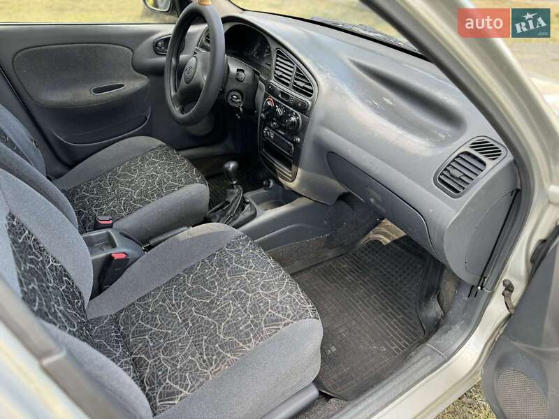 Седан Daewoo Sens 2004 в Днепре