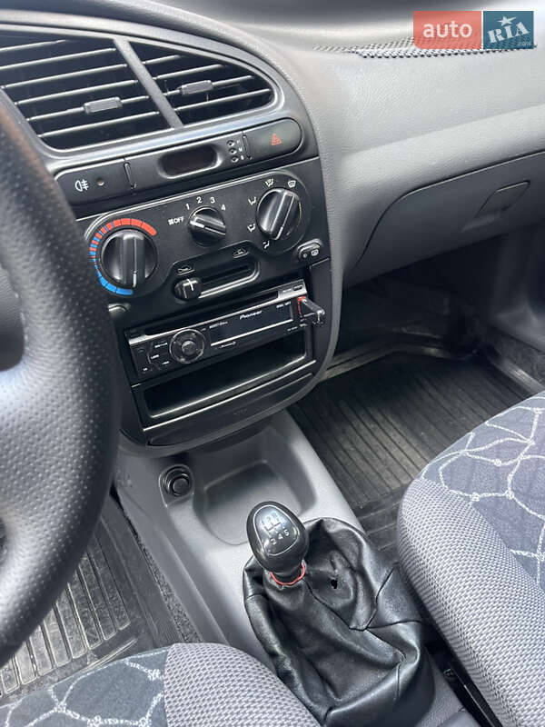 Седан Daewoo Sens 2004 в Львове