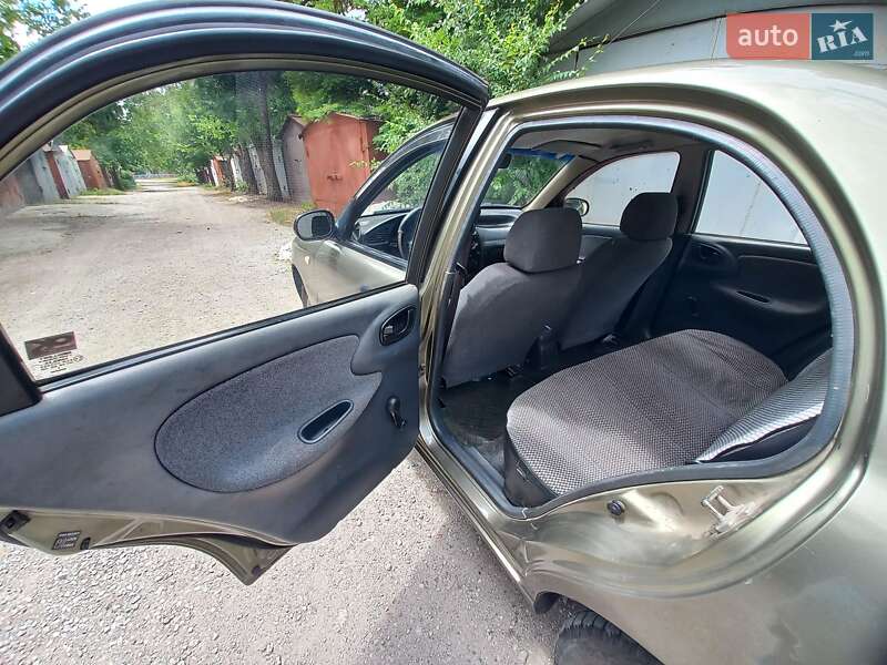 Седан Daewoo Sens 2004 в Кривому Розі