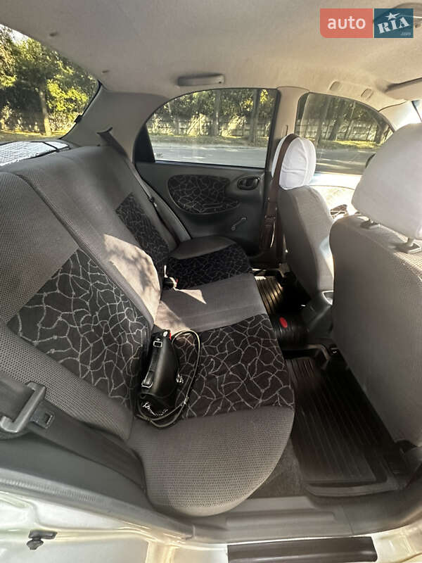 Седан Daewoo Sens 2004 в Дніпрі