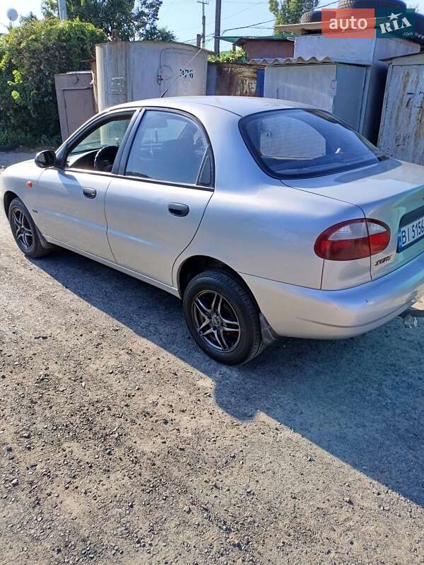 Седан Daewoo Sens 2004 в Горішніх Плавнях
