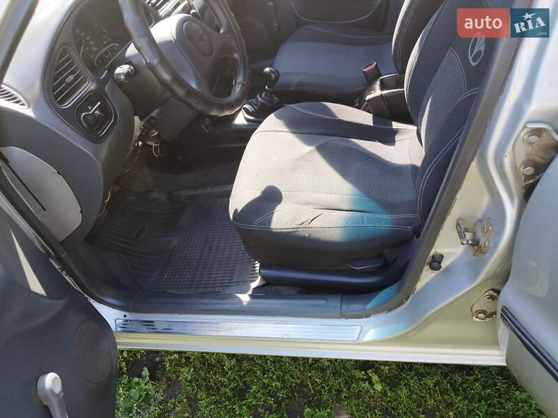 Седан Daewoo Sens 2004 в Гадячі