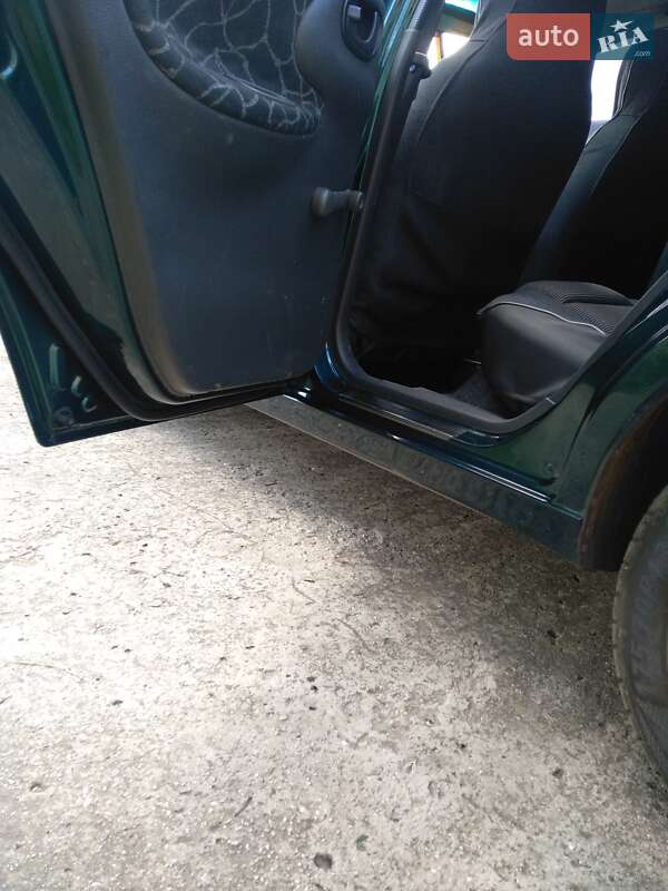 Седан Daewoo Sens 2003 в Марганці