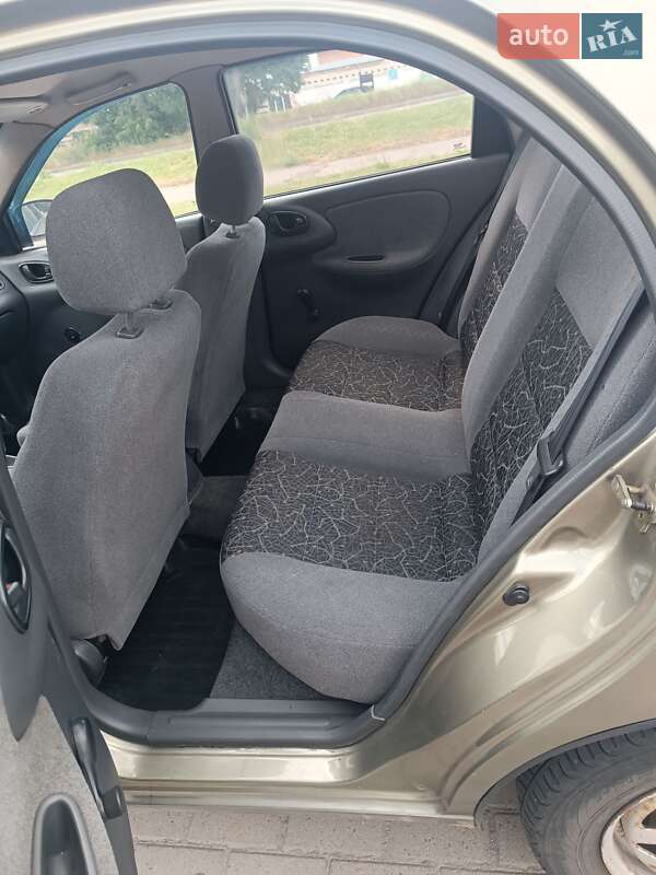 Седан Daewoo Sens 2004 в Ровно