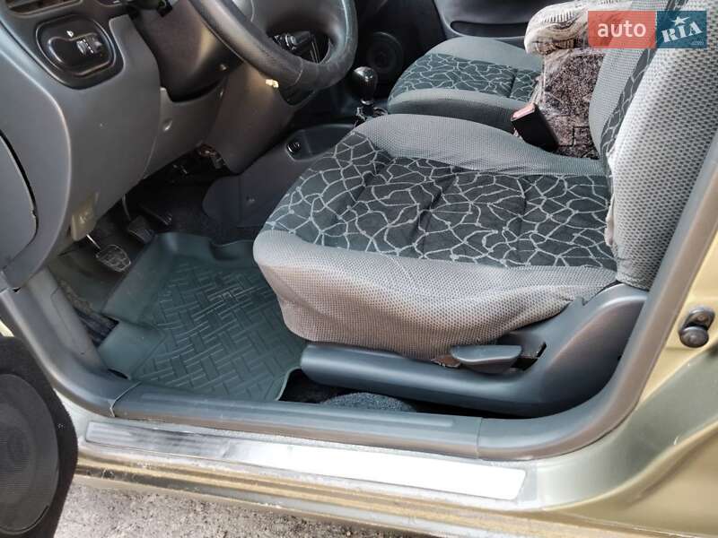 Седан Daewoo Sens 2003 в Львове