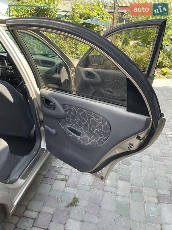 Седан Daewoo Sens 2004 в Полтаві