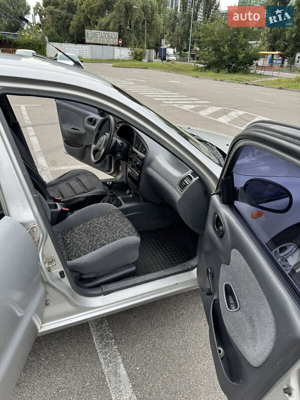 Седан Daewoo Sens 2004 в Киеве