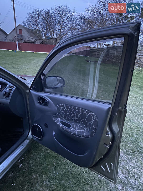 Седан Daewoo Sens 2003 в Кременце