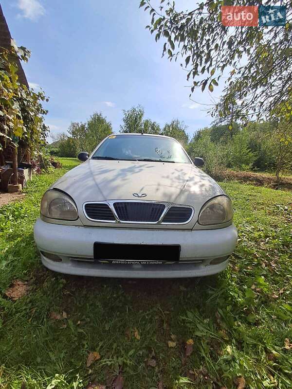 Седан Daewoo Sens 2004 в Буштино