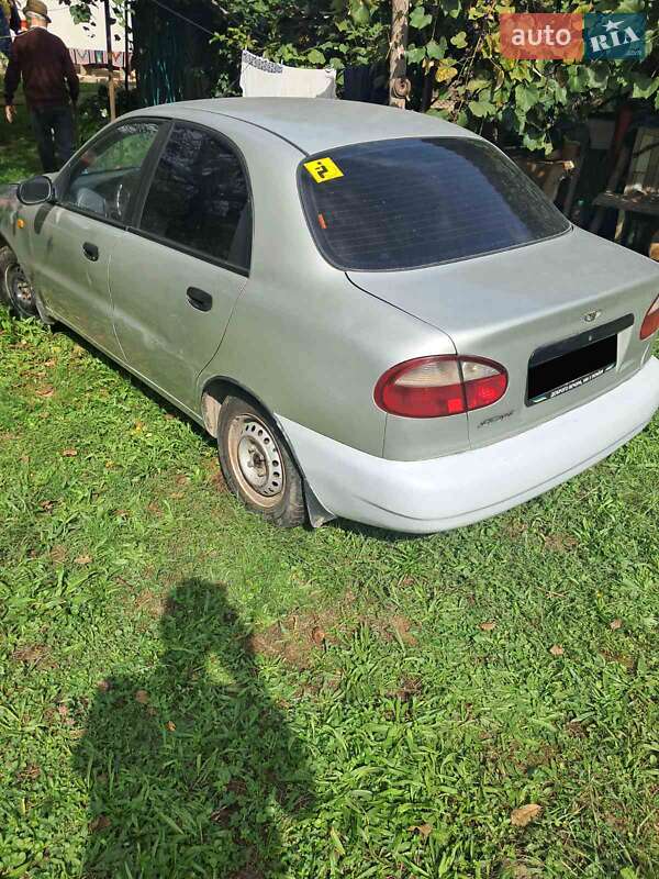 Седан Daewoo Sens 2004 в Буштино