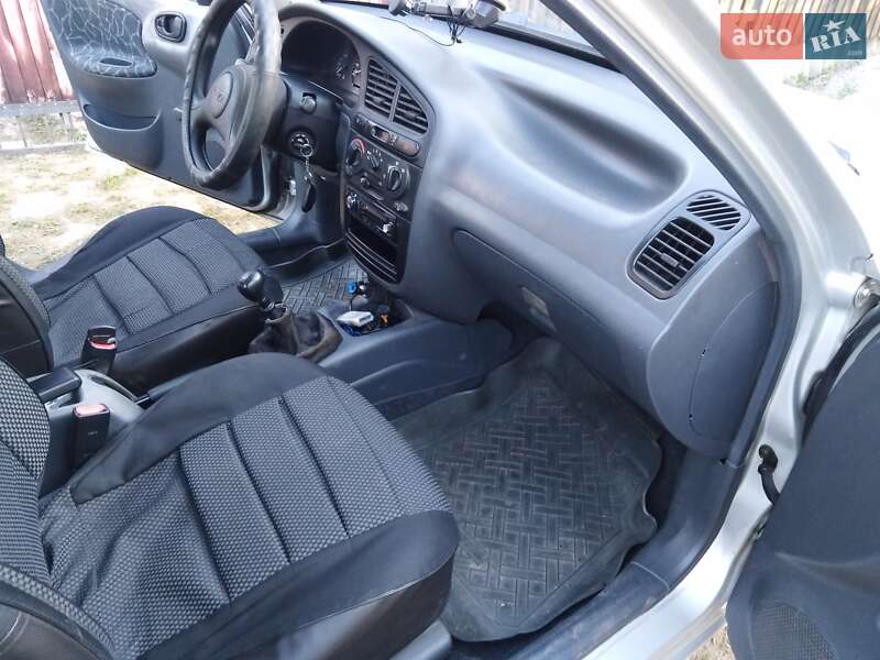 Седан Daewoo Sens 2004 в Миргороде