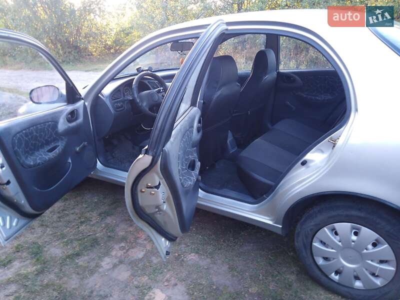 Седан Daewoo Sens 2004 в Миргороде