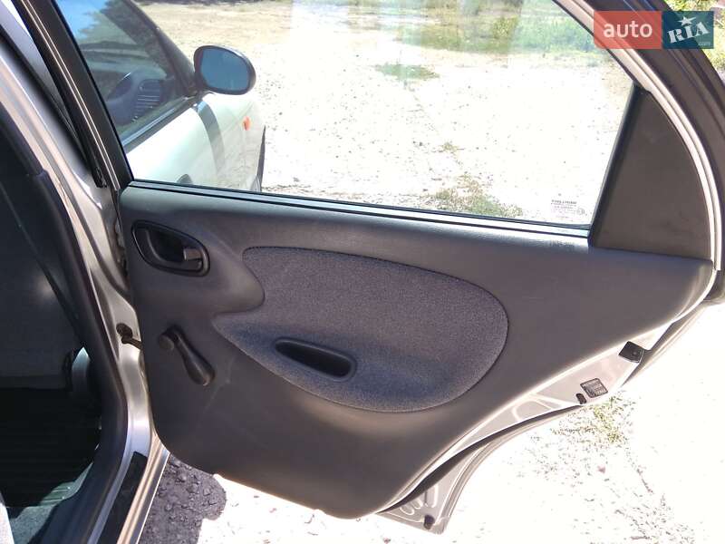 Седан Daewoo Sens 2004 в Запоріжжі