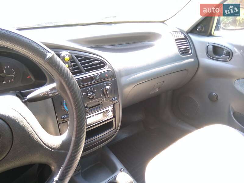Седан Daewoo Sens 2004 в Запоріжжі