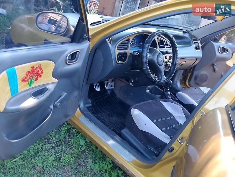 Седан Daewoo Sens 2003 в Ромнах