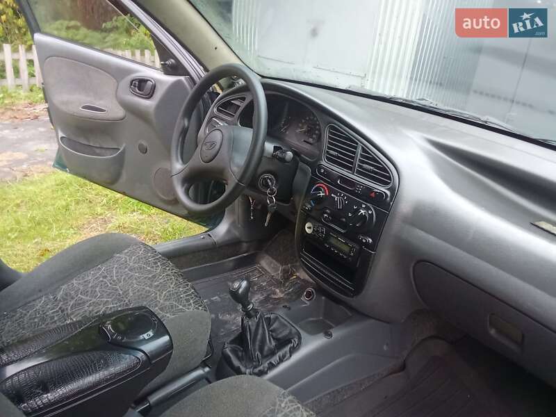 Седан Daewoo Sens 2004 в Золочеве