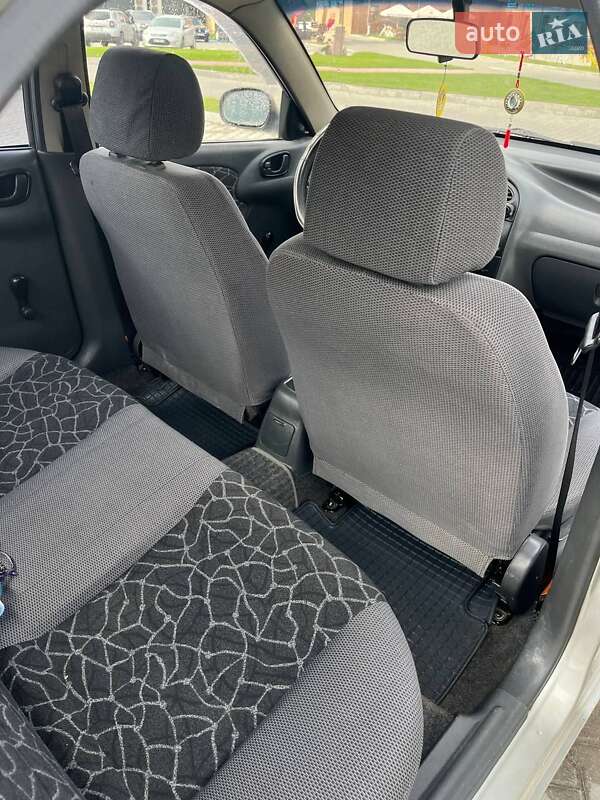 Седан Daewoo Sens 2004 в Бережанах