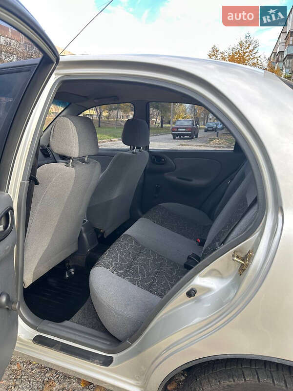 Седан Daewoo Sens 2004 в Кривому Розі