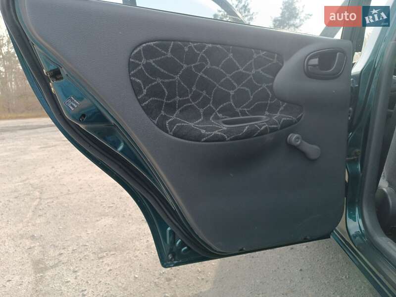 Седан Daewoo Sens 2003 в Дніпрі