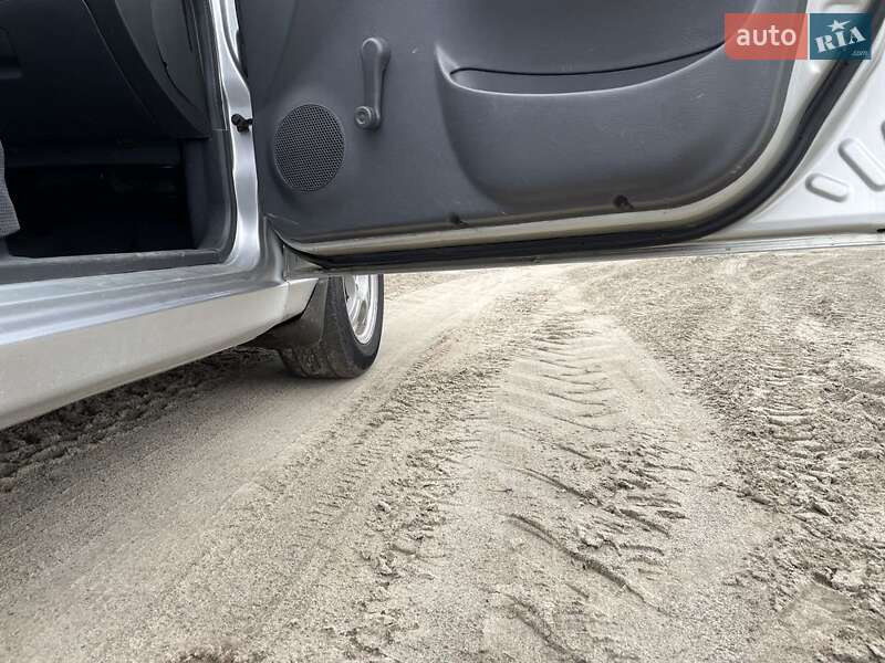 Седан Daewoo Sens 2002 в Малині