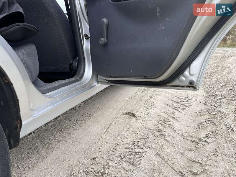 Седан Daewoo Sens 2002 в Малині