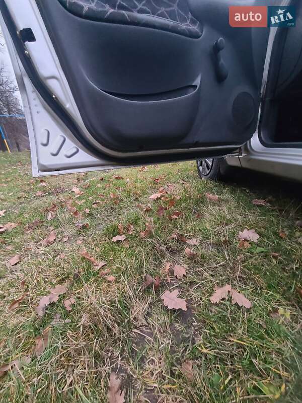 Седан Daewoo Sens 2004 в Гадяче